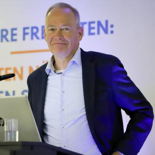 Stefan Brink